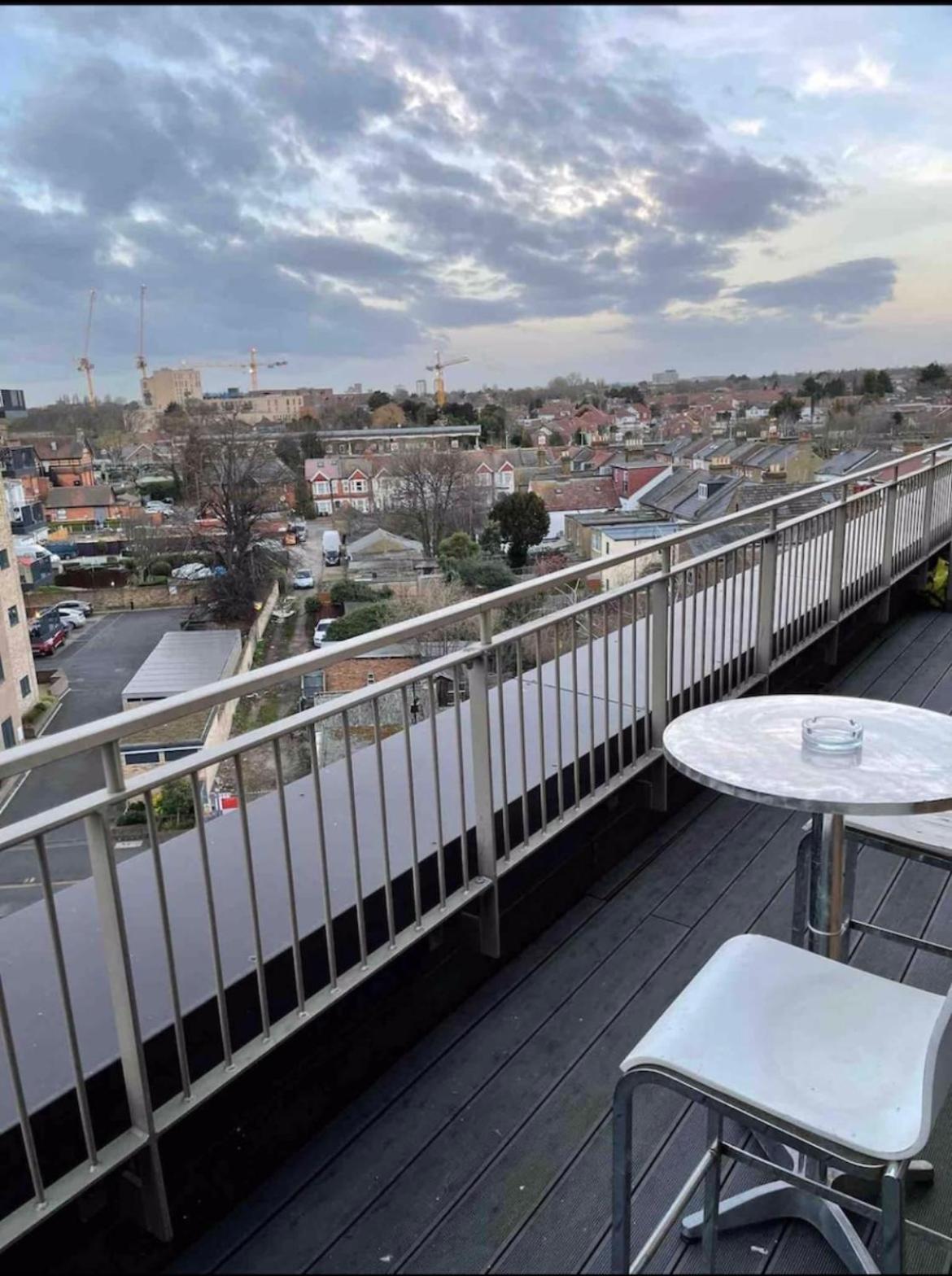 Luxury Top Floor Penthouse Apartment Near Heathrow London Exterior foto